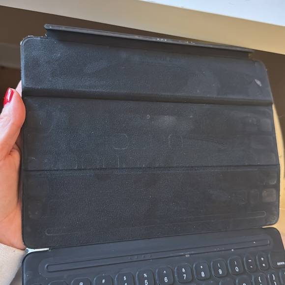 Apple Smart Keyboard for iPad (7th generation) - Picture 2 of 7